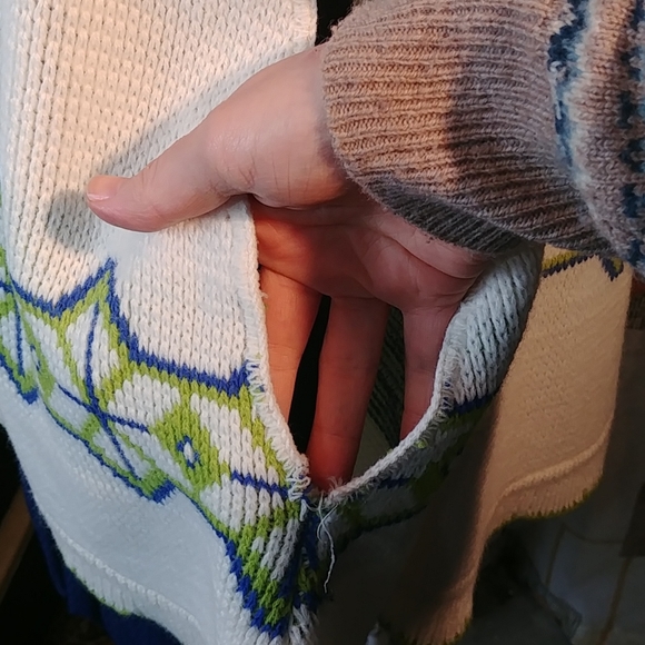 Vintage Cream Scallop Cape - Picture 9 of 13